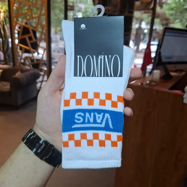 طرح شطرنجی ترندی ساق با تایپوگرافی اختصاصی Vans
