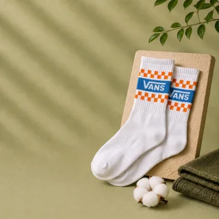 طرح شطرنجی ترندی ساق با تایپوگرافی اختصاصی Vans