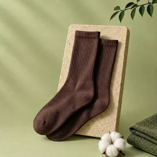 جوراب ساق دار کبریتی ساده رنگ قهوه‌ای سوخته نخی ضخیم پاییزی زنانه و مردانه ​