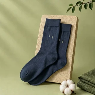 کیفیت کشباف نرم بدون جای رد و تراکم بافت جوراب اداری رنگ سرمه‌ای تیره